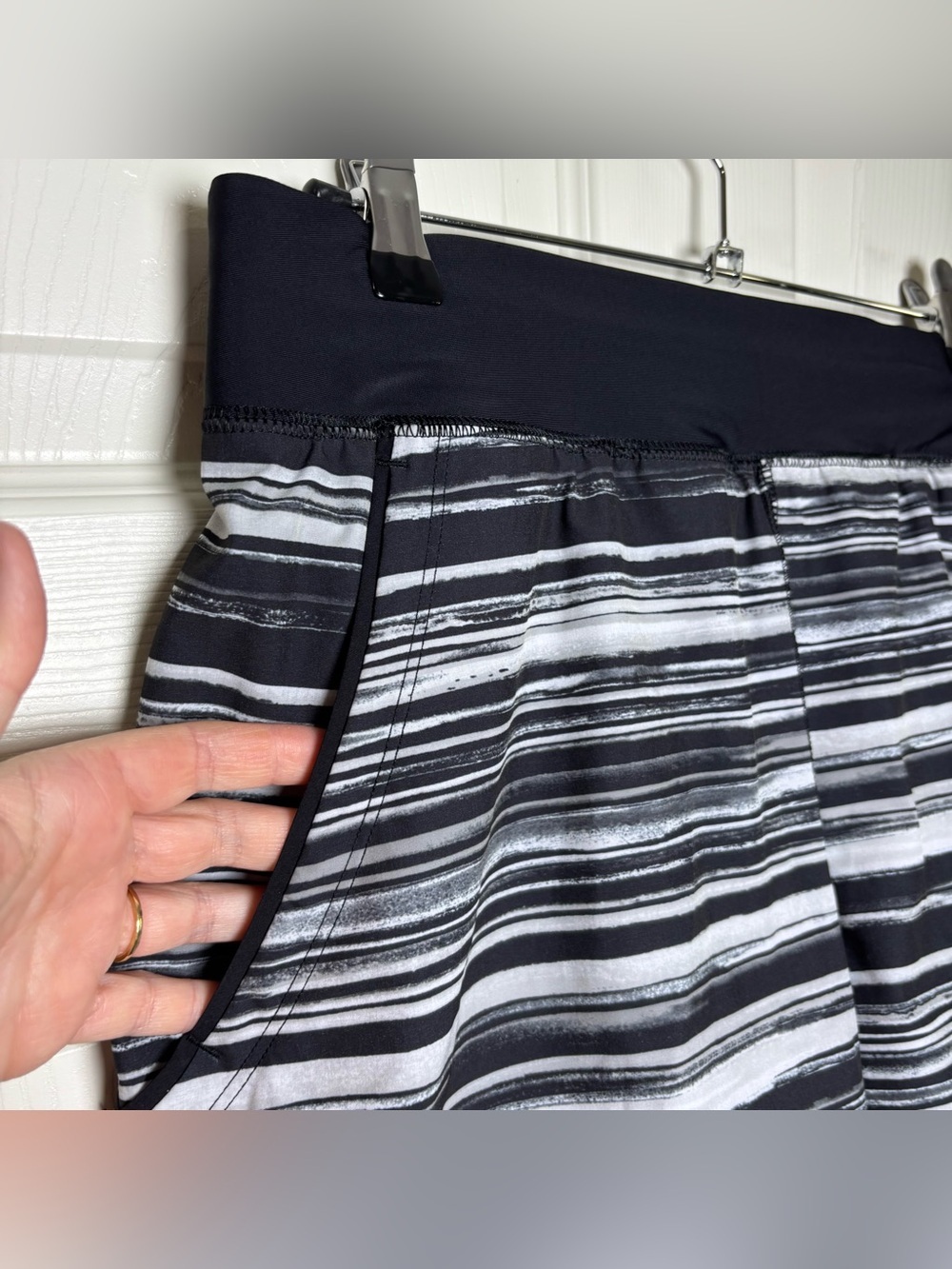 Lands' End Women Swim Shorts Size 12 Quick Dry Black White Stripes 5" Resortwear - Picture 4 of 5
